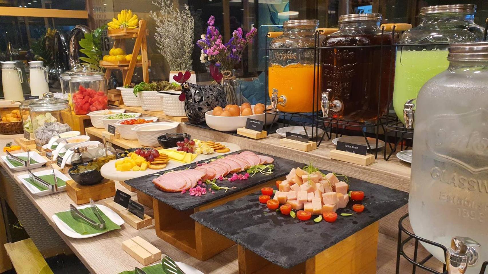The Rock Hua Hin Beachfront Spa Resort Екстериор снимка