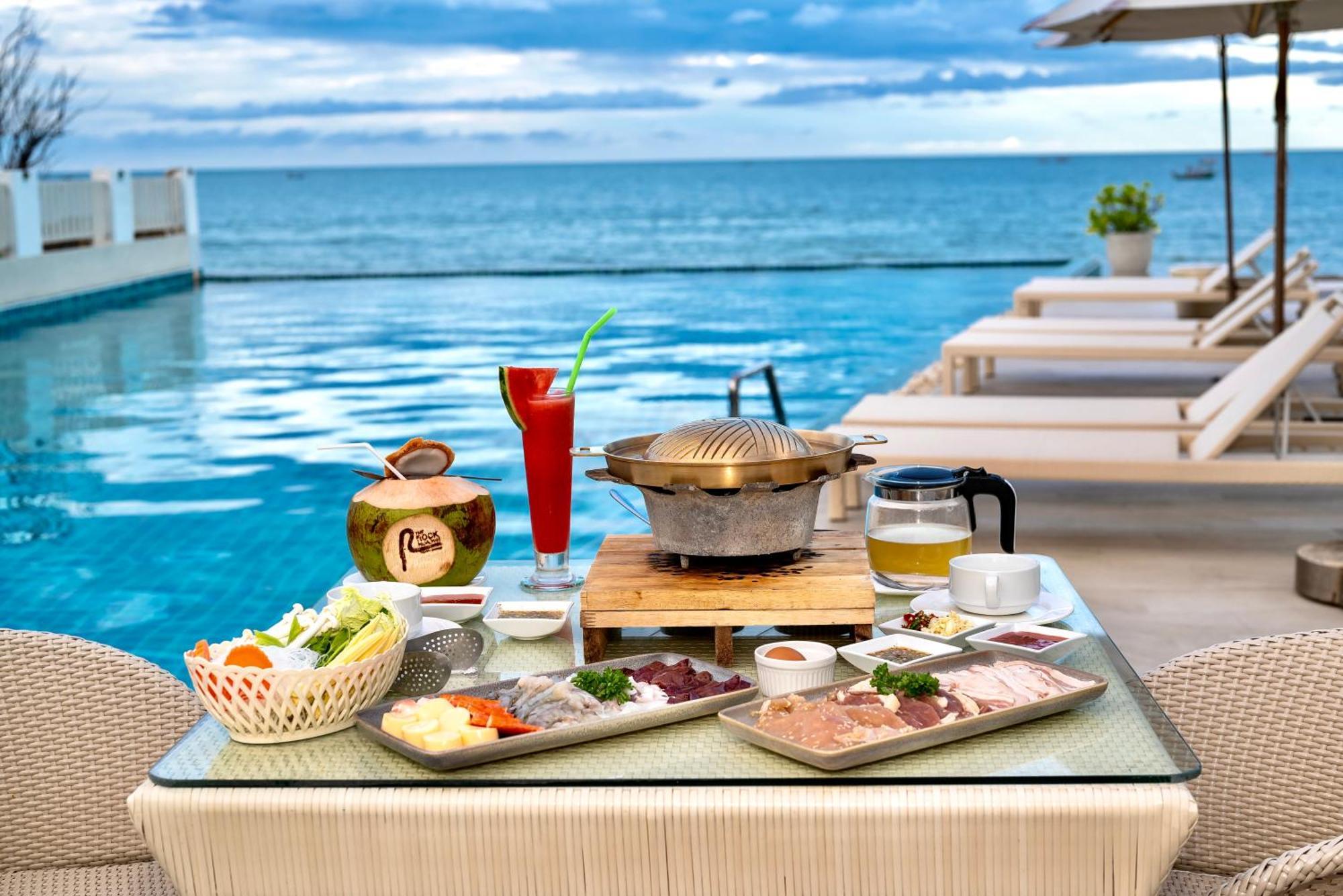 The Rock Hua Hin Beachfront Spa Resort Екстериор снимка