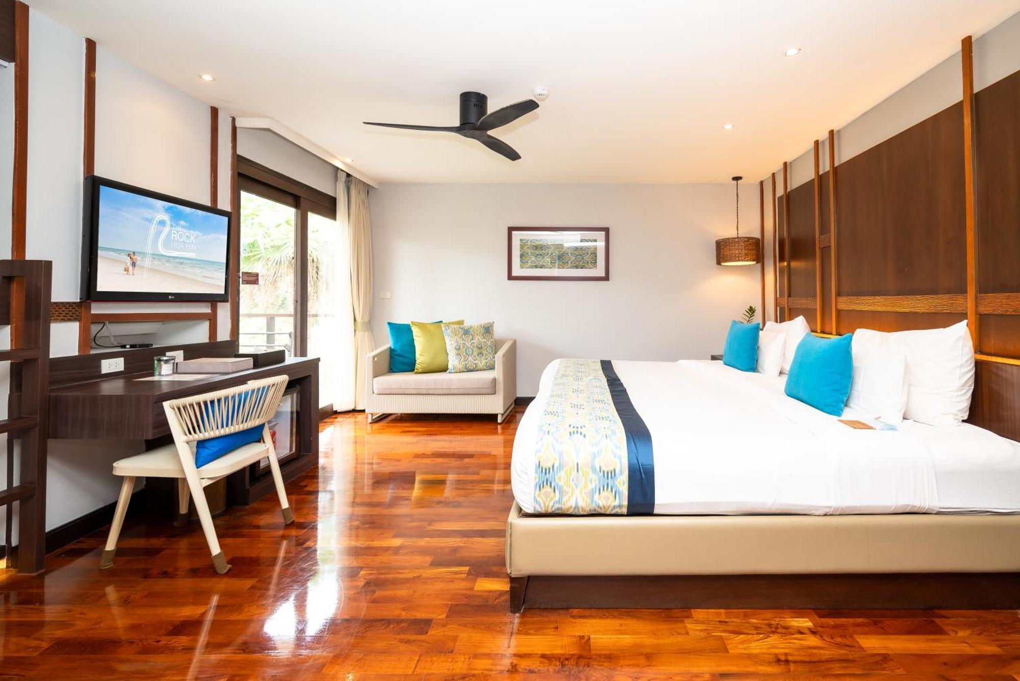 The Rock Hua Hin Beachfront Spa Resort Екстериор снимка
