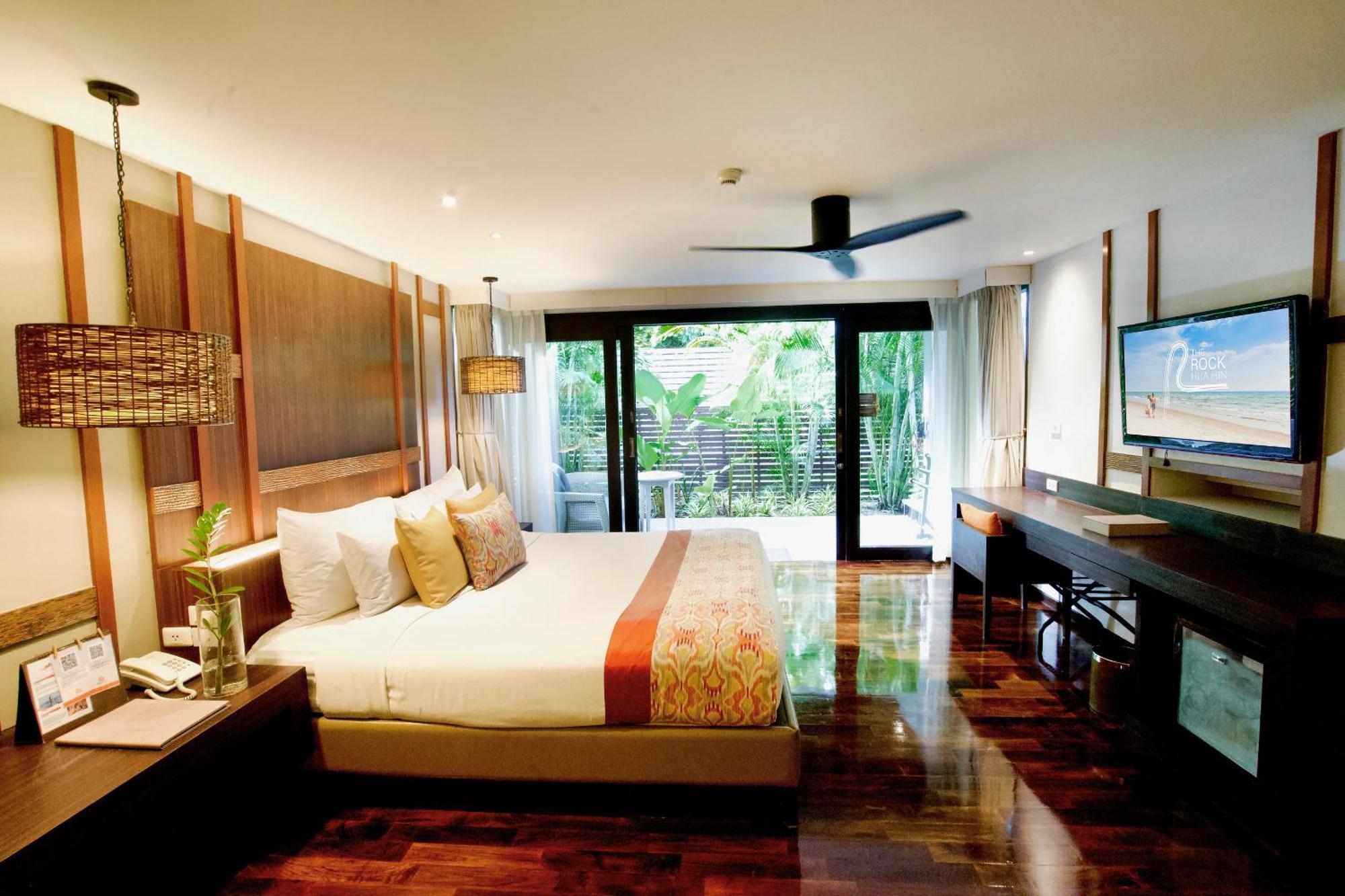 The Rock Hua Hin Beachfront Spa Resort Екстериор снимка